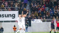 VIDEO: Adept na gól roka? Legenda Premier League udrela z vlastnej polovice, v 37 rokoch to stále vie