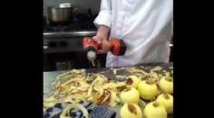 Takto to dopadne, keď na šúpanie jabĺk použijete vŕtačku