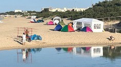 Rodina chcela na pláži v Taliansku ušetriť. Namiesto toho ju čakala mastná pokuta