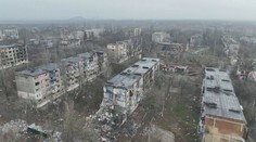 Najtvrdšie boje sa vedú aj o Vuhledar. V zničených domoch žijú tisíce ľudí, ktorí nemajú ako ujsť