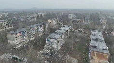 Najtvrdšie boje sa vedú aj o Vuhledar. V zničených domoch žijú tisíce ľudí, ktorí nemajú ako ujsť