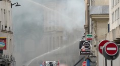 V centre Paríža vybuchla budova. Hlásia desiatky zranených
