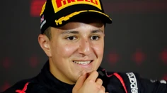 Jazdec F1 Hadjar sa upísal tímu Racing Bulls. Nahradil Lawsona