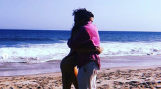 Baby boom pokračuje. Hviezda kultového seriálu sa prvýkrát stane otcom