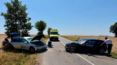 Zrážka dvoch áut pri Zlatých Moravciach. Zasahoval vrtuľník, medzi zranenými majú byť aj deti