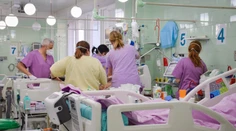 Zdravotníci pracujúci na covid oddeleniach dostanú príplatok. Očakávať ho môžu vo februárovej výplate