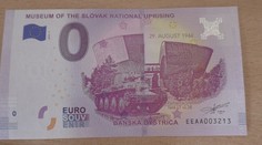 Ľudia stáli hodiny v rade, aby si kúpili nulovú eurobankovku