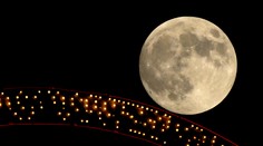OBRAZOM: Nočnú oblohu rozžiaril najjasnejší superspln tohto roka