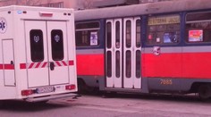 V Bratislave zrazila električka chodcu