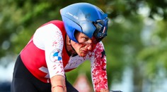 VIDEO: Zlomená ruka, lícna kosť i otras mozgu. Švajčiarsky cyklista zbadal bariéry neskoro