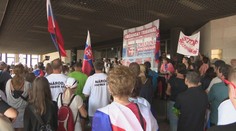 Polícia podľa Mikulca počas demonštrácií pred NR SR chybu neurobila. Vinu hádže na Kotlebu