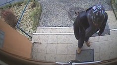 Muž sa v Nitre vydával za policajta, obeť okradol touto dôveryhodnou historkou