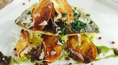 Pstruh na grile s tlačenými zemiakmi a smotanovou omáčkou