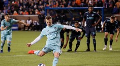 VIDEO: Albert Rusnák si zlomil prst, následne v americkej súťaži skóroval