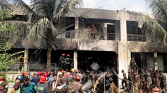 FOTO+VIDEO: Letecké nešťastie v Bangladéši. Na školu sa zrútilo armádne lietadlo, hlásia najmenej 19 obetí