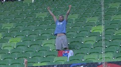 VIDEO: Slovanisti si symbolicky pripomenuli zápas spred 30 rokov. Hráčov vítal jediný fanúšik