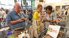 Reťazec Lidl stopol predaj lacných igelitových tašiek, bojuje tak proti záplave plastov