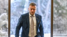 Kotlár tvrdí, že vláda schválila jeho činnosť a rozšíria mu kompetencie. Podpredseda vlády však krotí jeho nadšenie