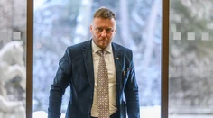 Kotlár tvrdí, že vláda schválila jeho činnosť a rozšíria mu kompetencie. Podpredseda vlády však krotí jeho nadšenie
