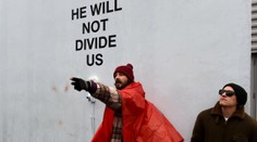 Slávny herec skončil v putách. Rozčúlili ho slová: "Hitler neurobil nič zlé."