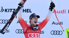 Marco Odermatt ovládol ďalšie náročné preteky a zvýšil náskok na čele. Viacerí favoriti sa nevyhli pádom