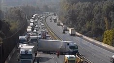 Česká D1 do Prahy je neprejazdná. Havarovali tam štyri kamióny