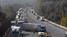 Česká D1 do Prahy je neprejazdná. Havarovali tam štyri kamióny