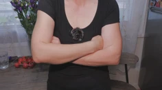 Jej synovi sa spolužiak vyhrážal nožom. Tvrdí, že ich polícia donútila vypovedať, aj keď to z obavy nechceli