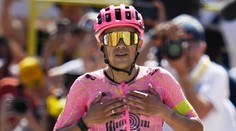 Náročnú horskú etapu ovládol Carapaz. Pogačar opäť útočil v stúpaní a udržal si žltý dres