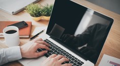 Polícia nepomohla, tak ukradnutý notebook vypátral sám. Teraz musí zaplatiť mastné odškodné