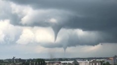 Amatérske zábery na ničivé tornáda v USA. Pustošili všetko, čo im stálo v ceste