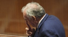 Padla francúzska vláda. Parlament vyslovil nedôveru vláde premiéra Bayroua