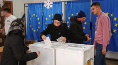 Voľby v Rumunsku podľa prognóz vyhrali vládnuci sociálni demokrati