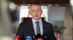 „Vyzerajú ako pohrebáky,“ kritizuje Mikulec nový dizajn policajných áut. Poukazuje aj na praktický problém