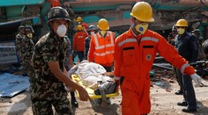 Počet obetí zemetrasenia stúpol na vyše 5000