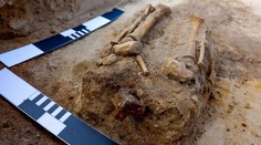 V Poľsku našli pozostatky „upírskeho dieťaťa“ zo 17. storočia. Výskumníci opisujú zvláštne praktiky
