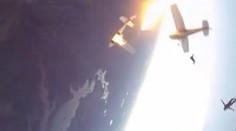 Pri zrážke dvoch akrobatických lietadiel zahynul pilot