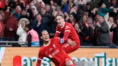 VIDEO: Liverpool oslavuje rekordný titul. Drámu na Wembley rozhodol v predĺžení Van Dijk