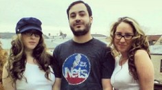 Dvojičky sa delia o milenca