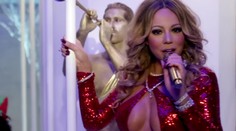 Mariah Carey v novom klipe. Vianočného ducha "zabila" vytasenými prsiami!