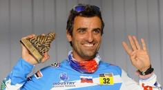 Jakeš nevie hýbať nohou, v noci ho triasla zimnica a aj tak chcel ísť ďalej. Nevyšlo to