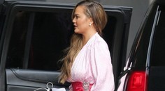 Modelka ukázala po pôrode sexy nohy. Odvážny rozparok však odhalil toto!