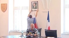 Za Kotlebom sa ocitol Kiskov obraz hore nohami. Župan reagoval s úsmevom