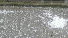 V Bodíkoch padali krúpy ako egreše. Zo strechy spravili sito