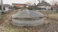 Obyvateľom Veľkého Šariša znepríjemňuje život silný zápach. Šíri sa z tejto nádoby
