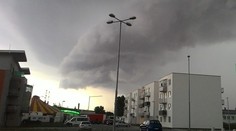 Búrky čakajte aj v sobotu. Výstrahy hlásia v niekoľkých okresoch
