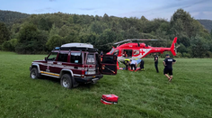 V lese na Kysuciach sa muž prevrátil s traktorom, zasahovali aj leteckí záchranári