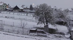 Do Východnej sa vrátila zima, takto tu do rána nasnežilo