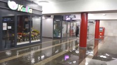 Po búrke ostávajú zaplavené podchody aj križovatky. Pri nových stavbách prichádza zmena