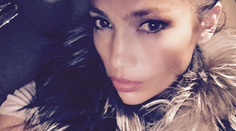 Ako to tá žena robí? Jennifer Lopez bez mejkapu ako bábika